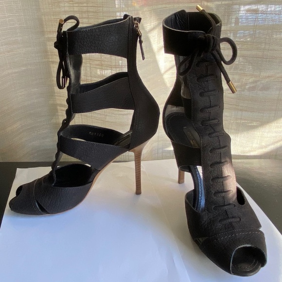 Louis Vuitton black leather zipper boots fashion heels size 37